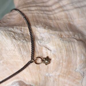 Elegant Gold Flower Pendant Necklace